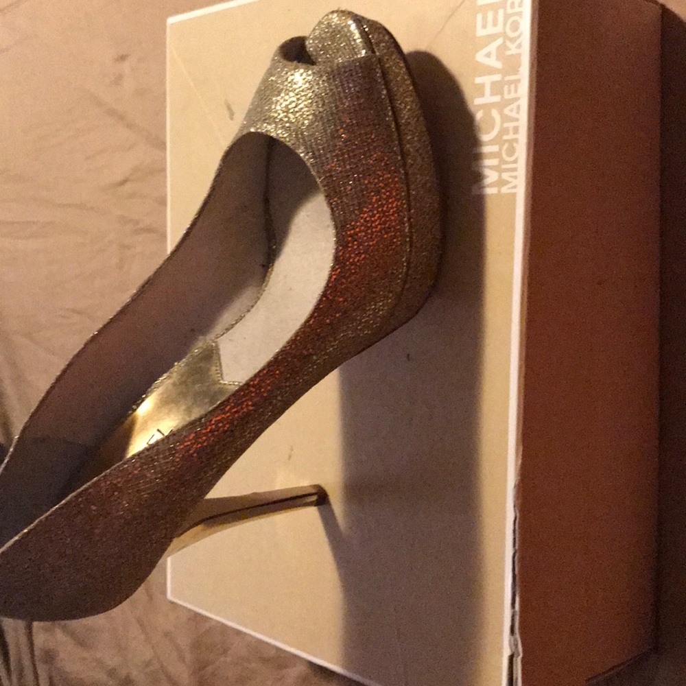 Shoes - Picture 3 of 4